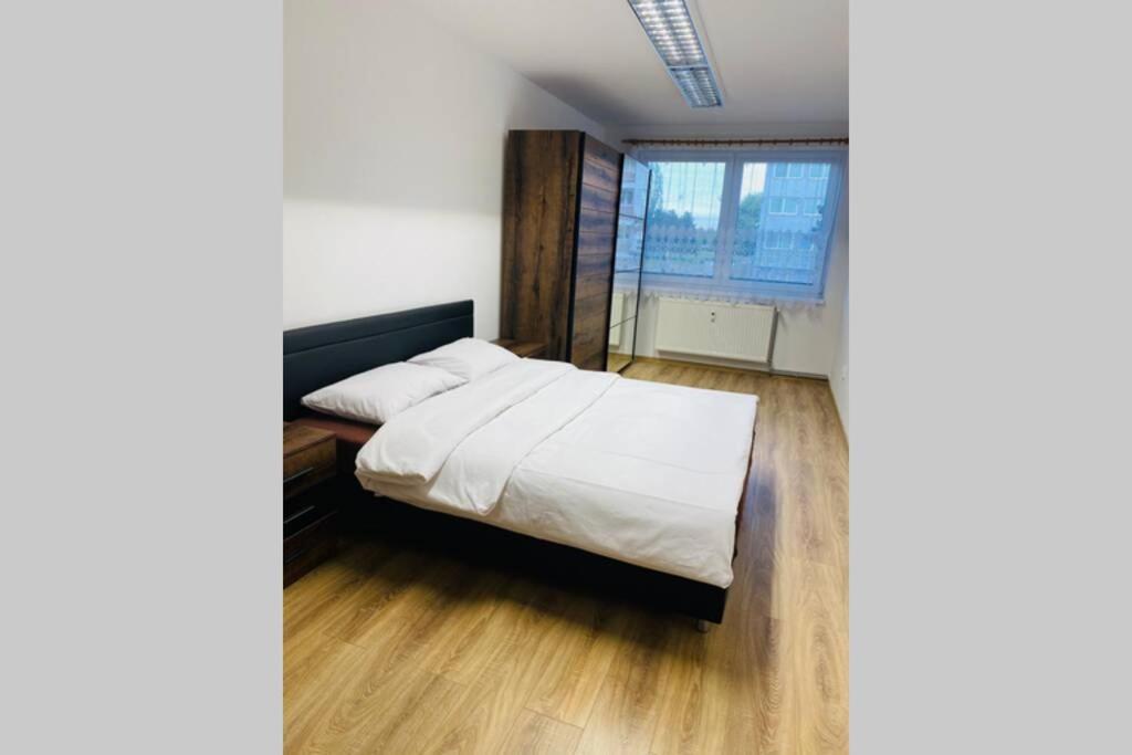 Apartman Solax, Ucnovska 8, Kosice Saca Екстер'єр фото
